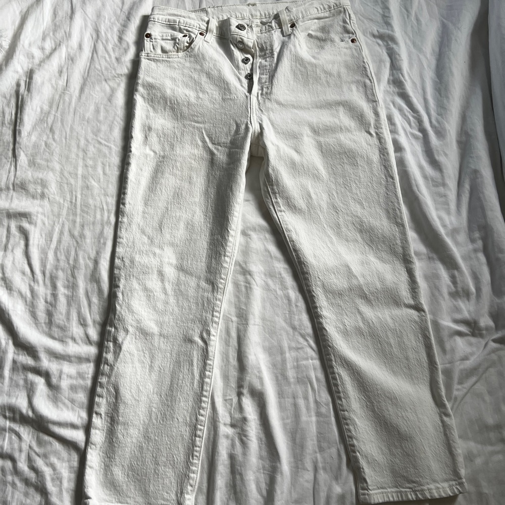 LEVIS straight leg 501 crop in white (like new) with button fly